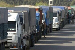 Transportistas de carga rechazan nueva tasa que gravará a los combustibles