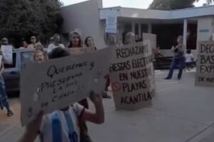 Vecinos de Chapadmalal se movilizan en contra de las fiestas electrónicas en la playa