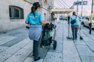 Durante la temporada ampliarán los servicios de limpieza de veredas y espacios públicos