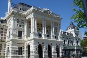 Kicillof oficializó el asueto administrativo para los viernes 23 y 30