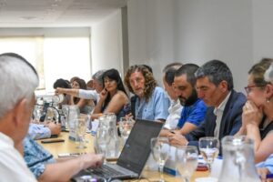 La Provincia cerró paritaria con docentes y estatales: acordaron suba adicional del 7%