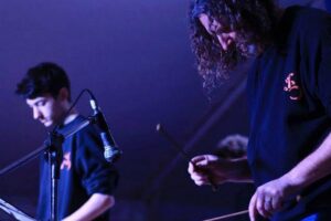 Perculocos y Jóvenes Solidarios en un encuentro musical benéfico
