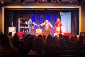 Arrancó la temporada teatral con el estreno de “Princesas, 30 años después”