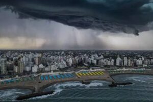 Avisan de un alerta amarilla por lluvias y tormentas para mañana