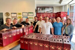 UTHGRA comenzó con la entrega de cajas navideñas para sus afiliados