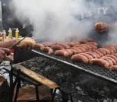 Alertan sobre el consumo de choripán en espectáculos masivos en especial los estadios