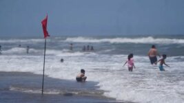 Falleció en Pinamar el turista a quien una ola arrastró y golpeó su cabeza contra la arena