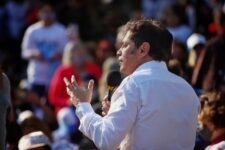Las tres encuestas que dan a Kicillof arriba en Provincia y explican el clamor por Milei