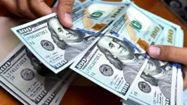 El dólar blue, de récord en récord: ahora cerró a $381 tras un salto de $5