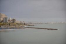 Altas temperaturas y alerta amarilla por fuertes lluvias para este martes.