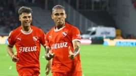 Independiente le ganó a Talleres con un gol en contra y ambos terminaron con 10