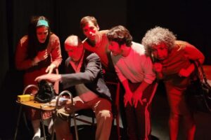 Sergio Lanchas dirige “Chau papá”, una audaz metáfora sobre la Argentina