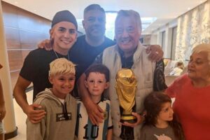 “Chiqui” Tapia trajo a la ciudad la Copa del Mundo y promesas para el Minella