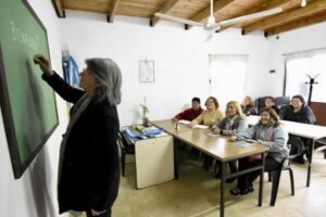 Abren la preinscripción al Plan Fines 2023 para todas las jurisdicciones educativas