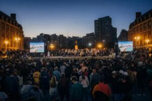 Con un show de música y danza se encendieron las farolas históricas de la Rambla