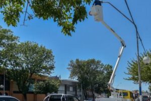Avanza el recambio a LED del alumbrado público en la avenida Juan B. Justo