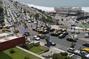 Continúa el paro de taxis y remises: realizan bloqueos en diversas zonas de la ciudad