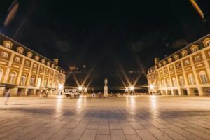 Con un acto especial, se hará el encendido oficial de las farolas históricas de la Rambla