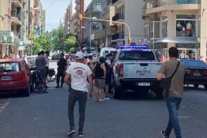 Tiroteo en pleno centro de la ciudad: Dos policías fueron heridos