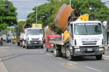 Nueva réplica de un dinosaurio en el Parque del Origen en Tandil