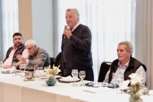 Barrionuevo dijo que el peronismo “no tiene que ser más furgón de cola”