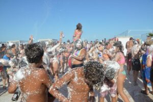 A pura alegría y diversión se festejó el carnaval en Punta Mogotes