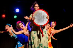 El grupo “Ciertas petunias”  presenta la obra musical “Qué hermosa kermesse!”