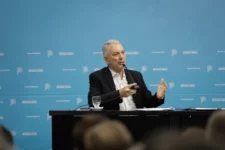 Bronca de un intendente radical contra Julio Alak porque lo borró de un acto en su propio pueblo