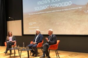 Julio Aro y Geoffrey Cardozo dieron una charla para estudiantes universitarios en Londres