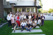 Por qué Montenegro huye de estas fotos mientras estira y pierde respaldo entre sus aliados