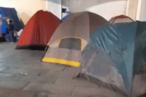 La agrupación de Raúl Castells montó un acampe en la Rambla