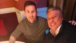 Chiqui Tapia compartió una cena con Messi: “Recordando los momentos más felices”