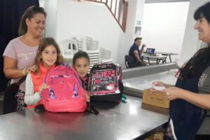 Realizaron entrega de útiles para hijos de afiliados al gremio de pasteleros