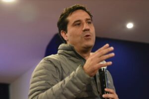 Abad en campaña: “Es fundamental que nos preparemos para el traspaso de mando”