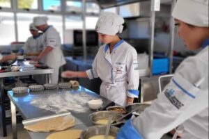 UTHGRA capacita a unas 300 personas en oficios gastronómicos con salida laboral