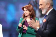 Cristina Kirchner: “Ganar las elecciones depende de que volvamos a enamorar a la sociedad”