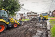 La Municipalidad realiza la reparación de pavimentos en los barrios Villa Lourdes, Las Avenidas  y el Puerto de la ciudad