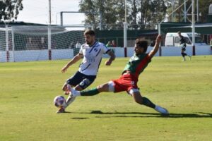 Alvarado perdió en Casares y no puede salir del fondo de la tabla
