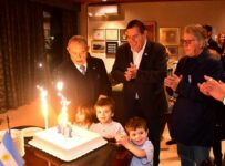 Un intendente nómade en los cargos públicos con muchas ventanas abiertas