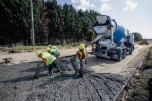 Comenzó la pavimentación del ingreso y egreso del Parque Industrial