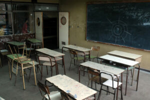 Epígrafe: Los gremios docentes FEB y Suteba consideraron que el acatamiento al paro fue total. (FOTO DIB).