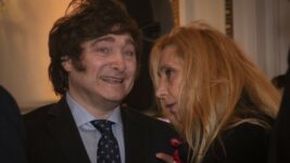 Milei dijo a los empresarios que eliminará la obra pública y le respondieron que es «inviable»