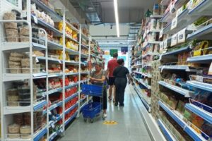 Economía avanza en un congelamiento de precios para contener la inflación