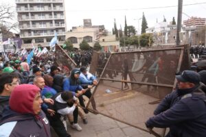 Jujuy: La UCR acusa a “grupos minoritarios” de querer “derrocar” a Gerardo Morales