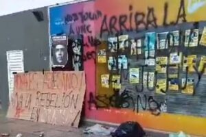 Militantes de izquierda destrozaron un local del PRO