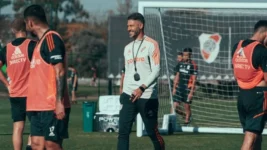 River volvió a entrenarse con Enzo Pérez a la par previo a Defensa
