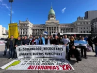 Frente al Congreso Nacional piden autonomía varios municipios bonaerenses