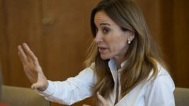 Tolosa Paz confirmó que va por la gobernación y competiría con Kicillof