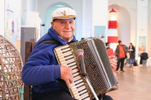 “A desaburrir el invierno” presenta a Giuseppe, el acordeonista del Puerto