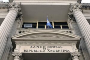 El Banco Central subió 21 % la tasa de interés